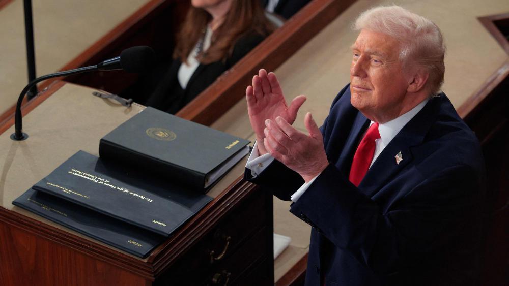 Donald Trump hat das US-Hockeyteam geehrt und dabei nicht mit Lob gespart. © APA / CHIP SOMODEVILLA