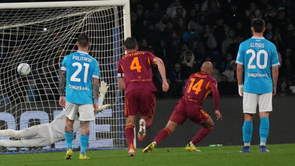 Donyell Malen traf per Elfmeter zum zwischenzeitlichen 2:1. © ANSA / CESARE ABBATE