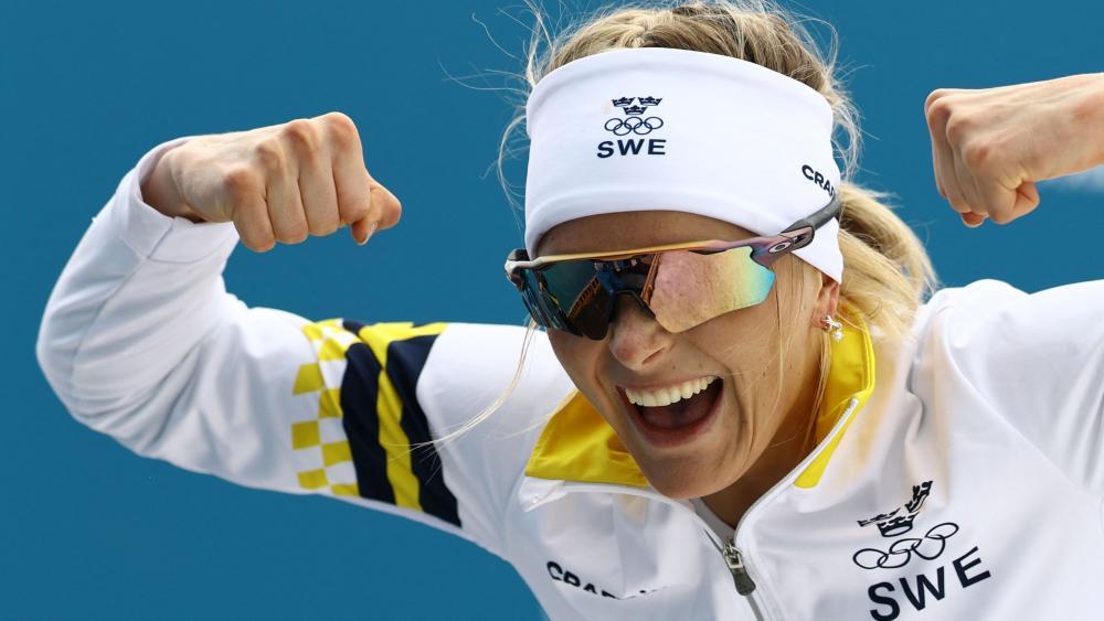 Frida Karlsson ließ ihre Muskeln spielen. © APA/afp / ANNE-CHRISTINE POUJOULAT