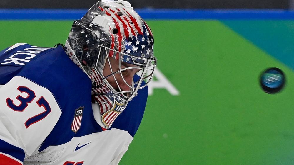 Für Connor Hellebuyck und die US-Helden geht es zurück in den Liga-Alltag © APA/afp / ALEXANDER NEMENOV