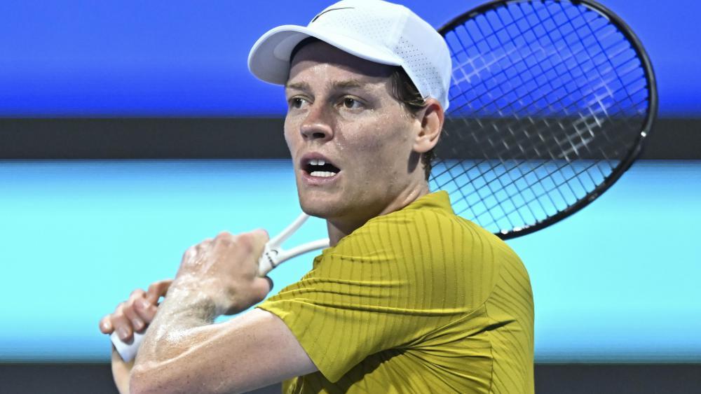 Jannik Sinner ist im Viertelfinale beim ATP-Turnier in Doha gescheitert. © ANSA / NOUSHAD THEKKAYIL