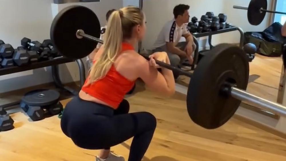 Lindsey Vonn stemmt schon wieder Gewichte. © Social Media