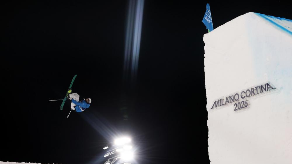 Maria Gasslitter aus Gröden steht im Finale des Big-Air-Wettbewerbs. © ANSA / SERGEI ILNITSKY