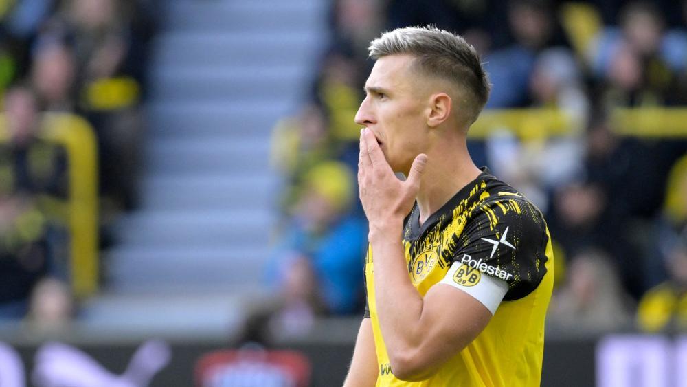 Nico Schlotterbeck bekam die Rote Karte. © APA/afp / SASCHA SCHUERMANN