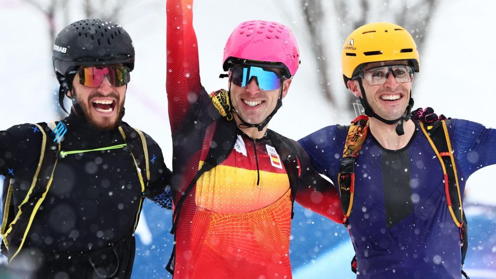 Nikita Filippov (links) gewann als erster russischer Sportler bei diesen Winterspielen eine Medaille. © ANSA / ANNA SZILAGYI