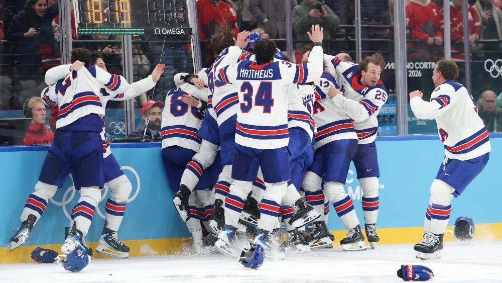 So feierte die USA den Siegtreffer von Jack Hughes. © ANSA / FAZRY ISMAIL