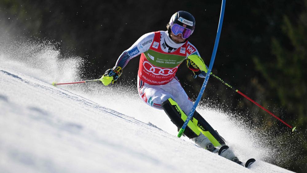 Atle Lie McGrath führt nach dem ersten Durchgang im Slalom von Kranjska Gora. © APA/afp / JURE MAKOVEC