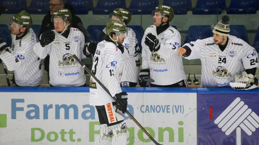 Daniel Gellon und der HCM jubelten in Asiago gleich dreifach.