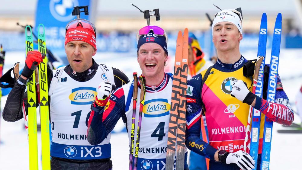 Das letzte Biathlon-Podium des Winters: Nawrath, Botn und Perrot (von links nach rechts). © APA/afp / HEIKO JUNGE