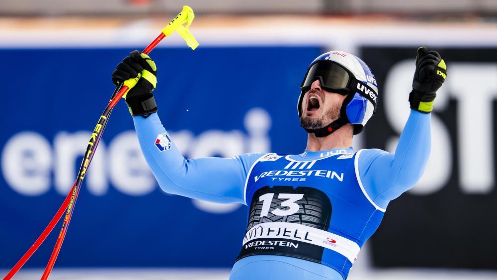 Die 13 brachte Glück: Dominik Paris jubelt im Zielraum von Kvitfjell. © ANSA / JEAN-CHRISTOPHE BOTT