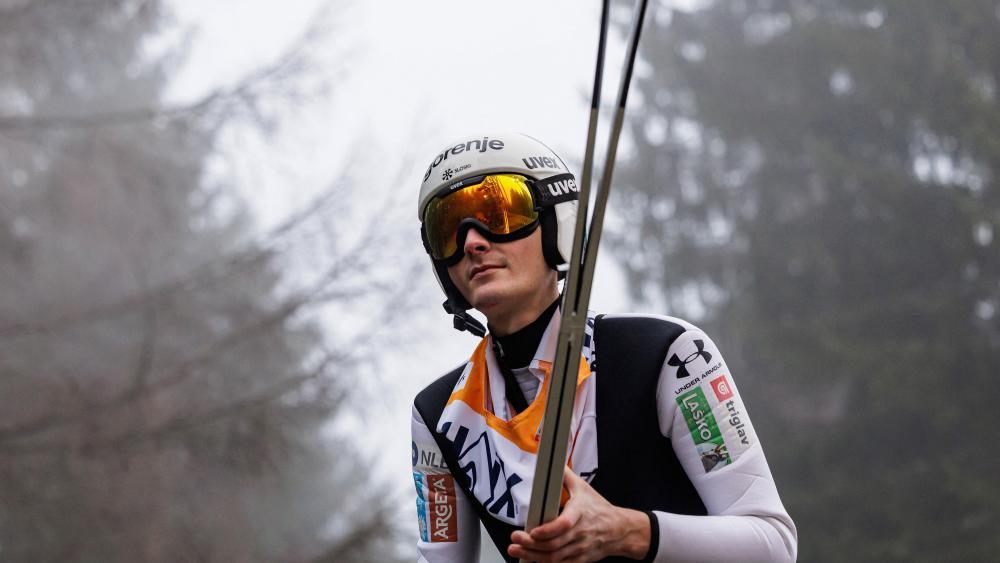 Domen Prevc hat Großes vor. © AFP / JENS SCHLUETER