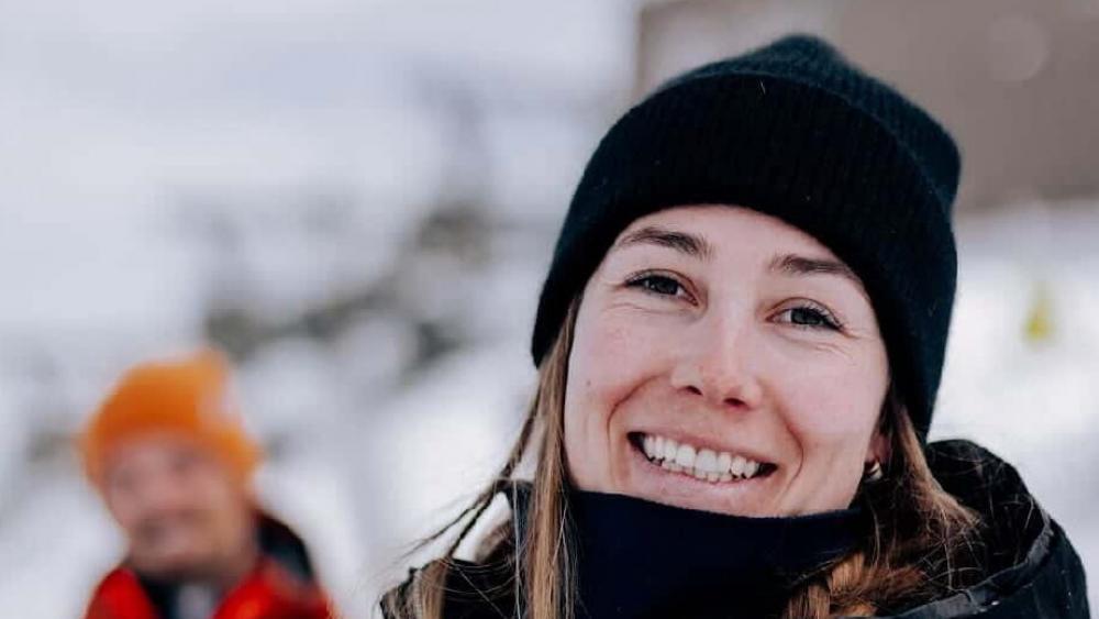 Eine Französin sagt „Adieu“. © Social Media