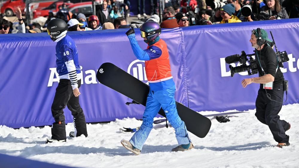 Emanuel Perathoner (Mitte) zeigte auf. © ANSA / Mezzelani GMT/ CIP