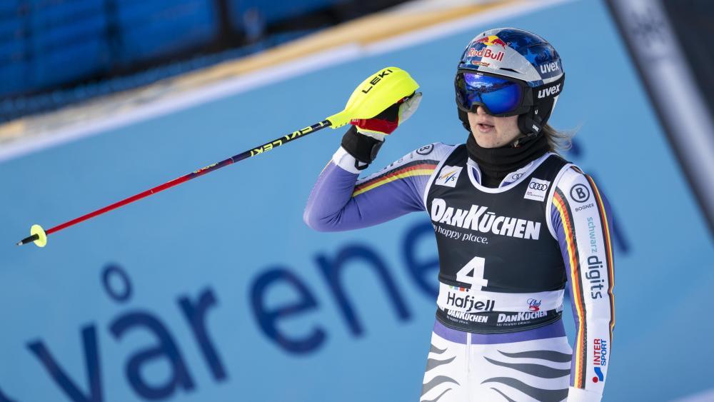 Emma Aicher zeigte im ersten Lauf auf. © ANSA / JEAN-CHRISTOPHE BOTT
