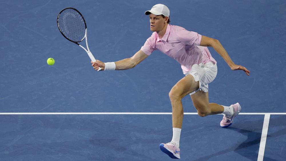 Für Jannik Sinner geht es Schlag auf Schlag weiter. © APA / MATTHEW STOCKMAN