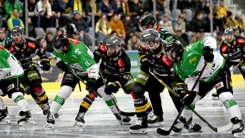 Für Roc Ticar (Bildmitte mit der Nummer 42) sind die Duelle gegen Laibach besonders. © Iwan Foppa