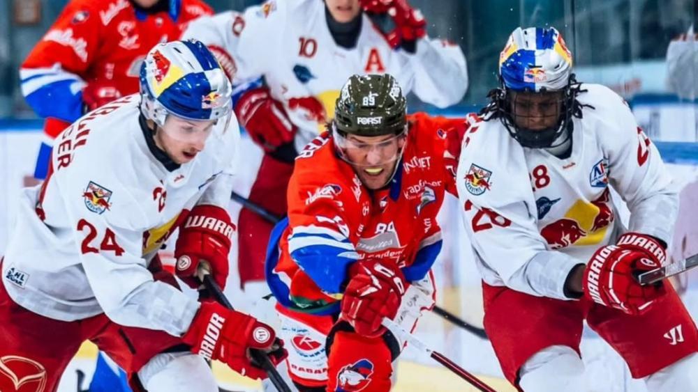 Gröden muss sich behaupten. © Red Bull Eishockey Akademie / G. Karpaviciute