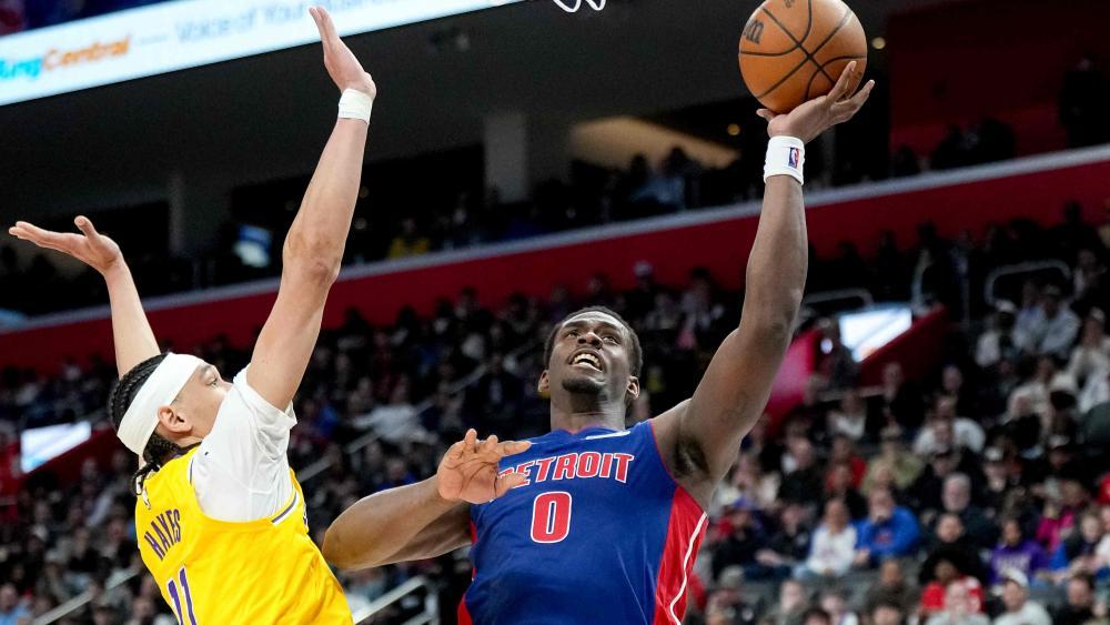 Jalen Duren (recht) und Detroit bremsten die Los Angeles Lakers aus. © APA / NIC ANTAYA