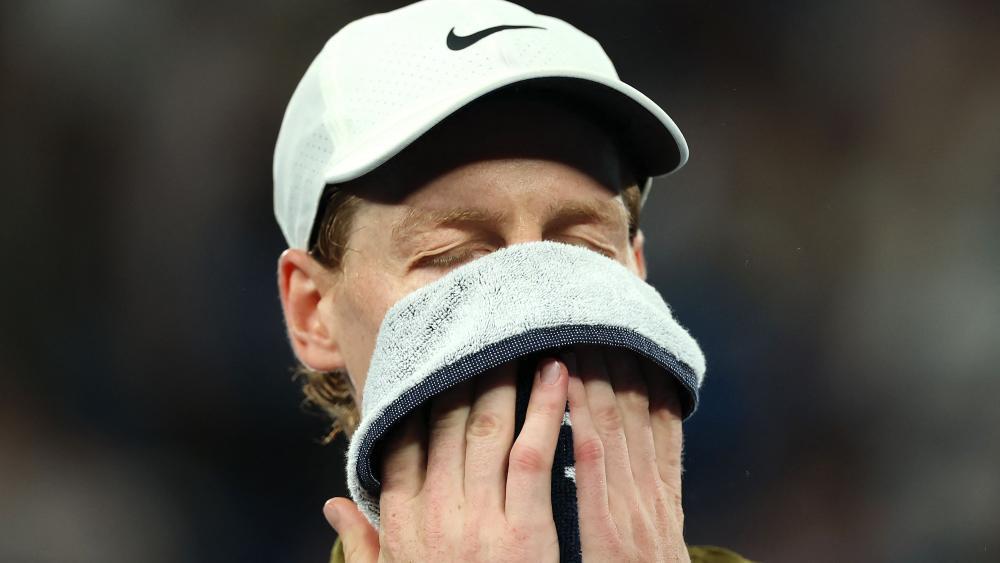 Jannik Sinner will sich bestens auf die kommenden Aufgaben vorbereiten. © AFP / MARTIN KEEP