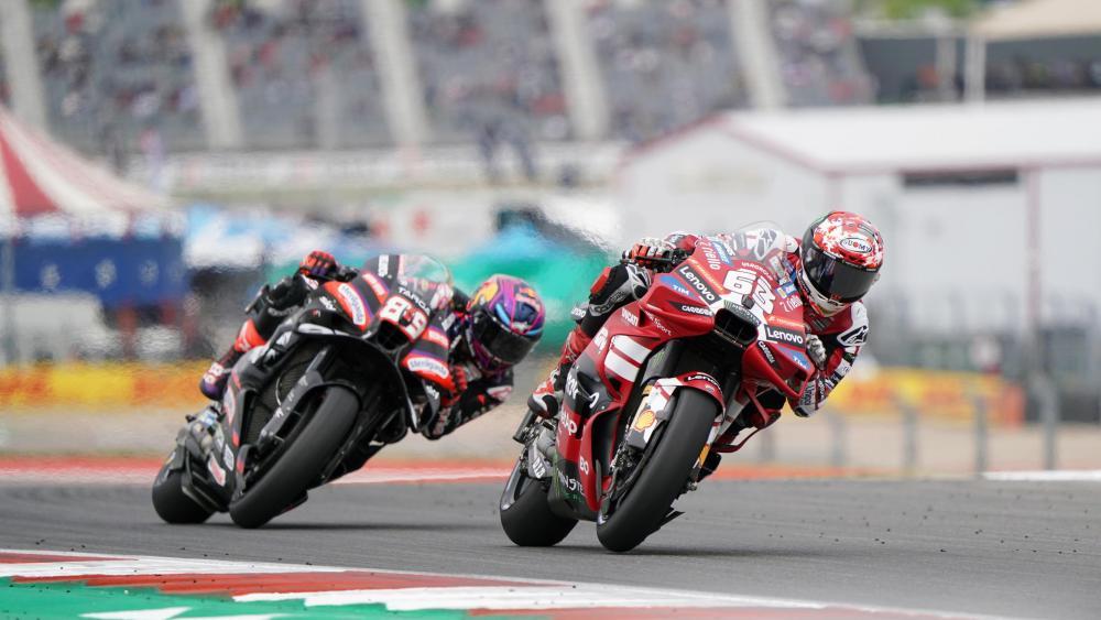 Jorge Martin (hinten) gewann den Sprint in Austin. © ANSA / DUSTIN SAFRANEK