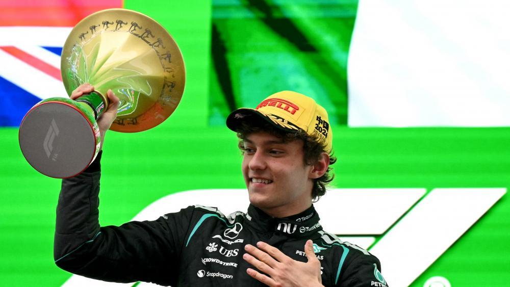 Kimi Antonelli hat seinen ersten GP-Sieg gefeiert. © APA/afp / GREG BAKER