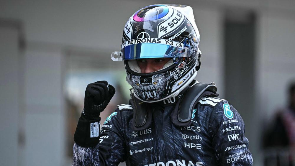 Kimi Antonelli startet beim Grand Prix von Japan von der Pole Position. © APA/afp / PHILIP FONG