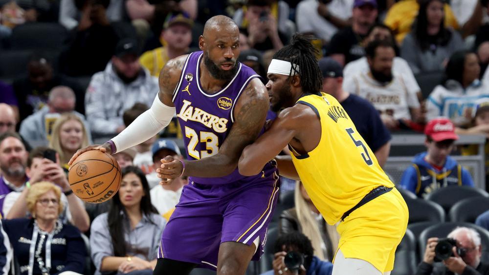 LeBron James sorgte mit seinem Sohn für einen historischen Höhepunkt. © APA / ANDY LYONS