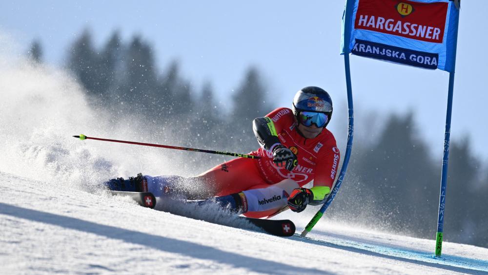 Marco Odermatt ist in Kranjska Gora unter Druck. © APA/afp / JURE MAKOVEC