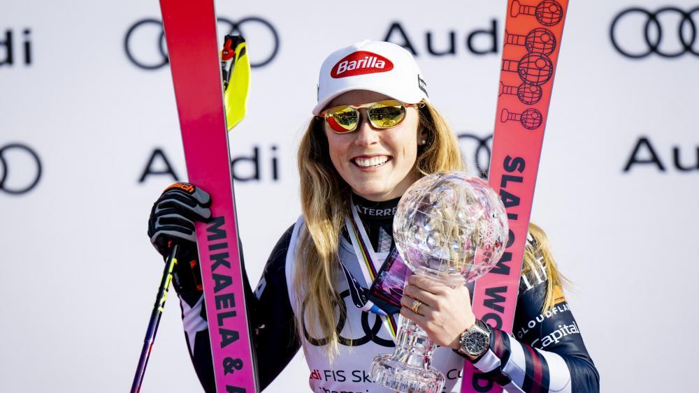 Mikaela Shiffrin adelte Emma Aicher. © ANSA / JEAN-CHRISTOPHE BOTT
