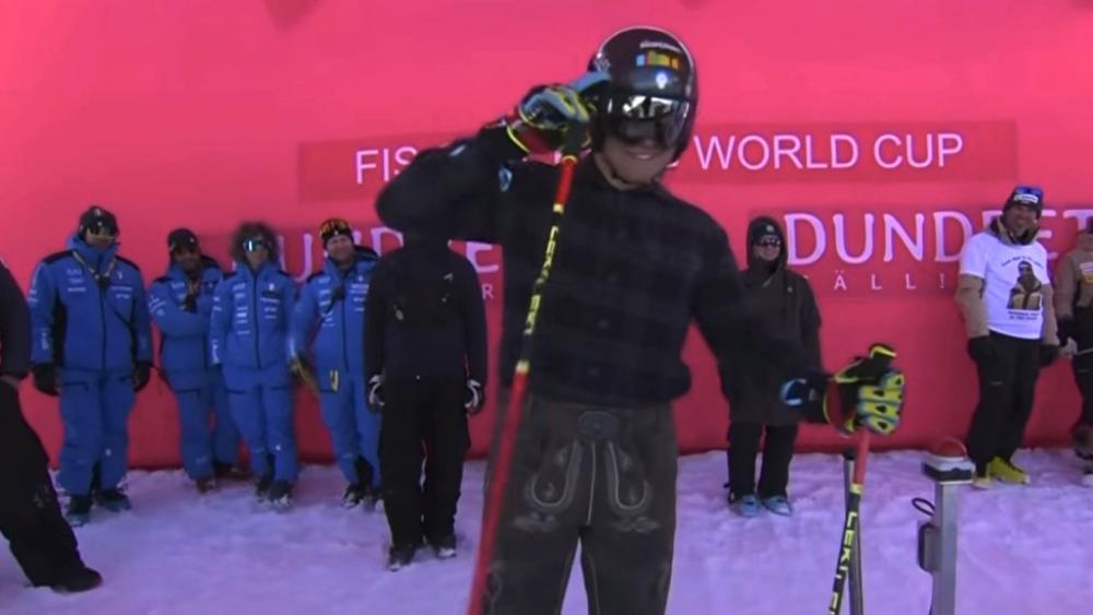 Mit Lederhose zum Karriereende. © Screenshot