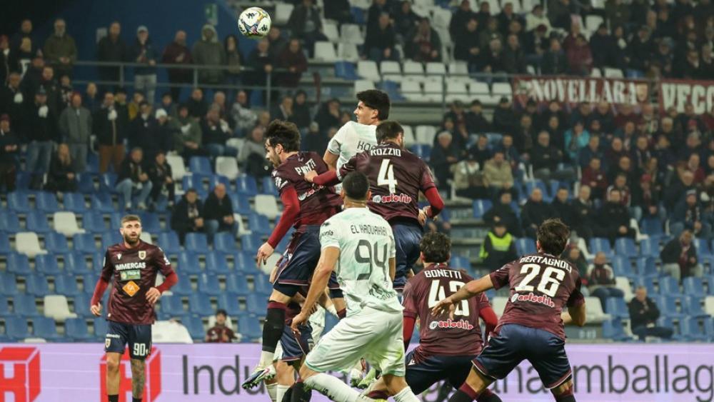 Raphael Kofler (ganz hinten) zeigte seine ganze Klasse per Kopf. © FC Südtirol