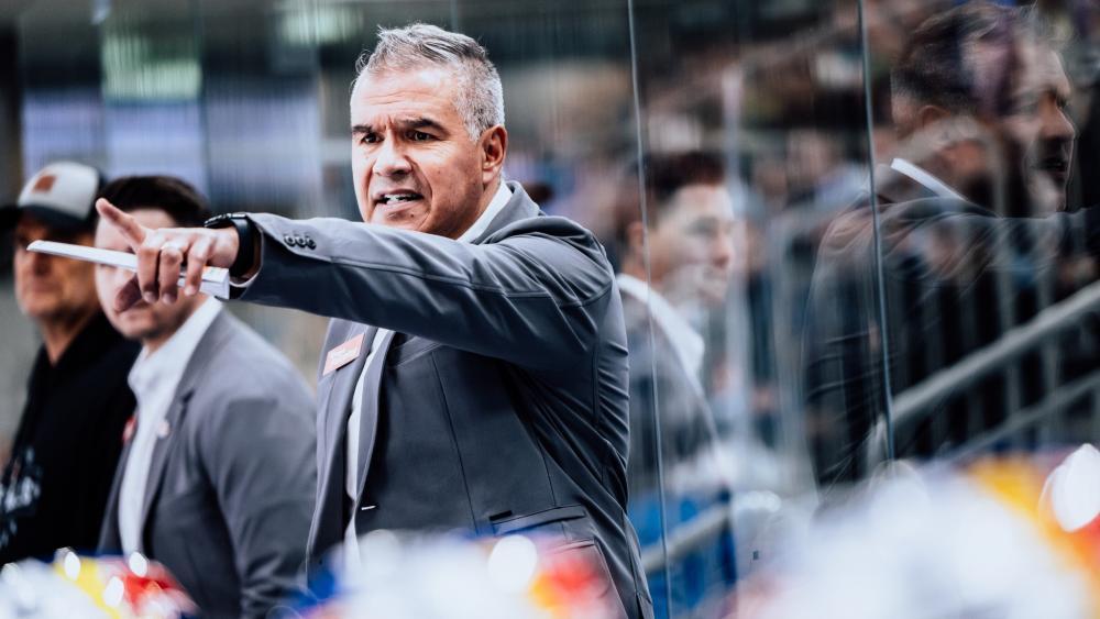 Salzburg-Trainer Manny Viveiros lobte den HC Pustertal nach deren Sweep im Viertelfinale. © EC Red Bull Salzburg / Marton Monus - EC Red Bull Salzburg