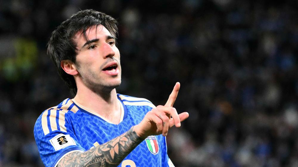Sandro Tonali kämpft mit Italien um die WM-Teilnahme. © APA/afp / ALBERTO PIZZOLI
