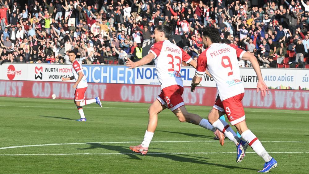 Silvio Merkaj (2. von rechts) war erneut entscheidend. © DLife