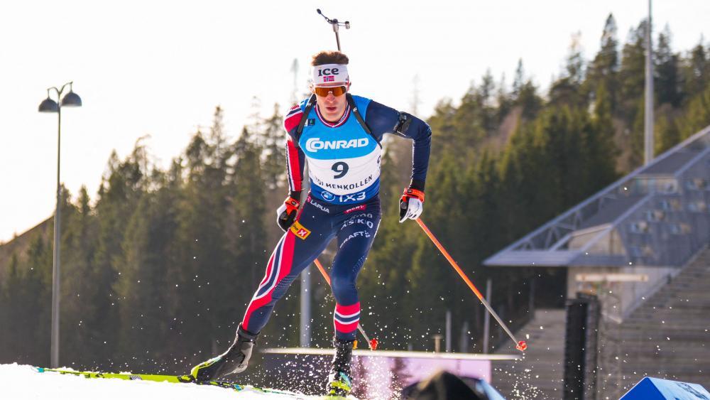 Sturla Holm Lägreid wird die Verfolgung eröffnen. © APA/afp / HEIKO JUNGE