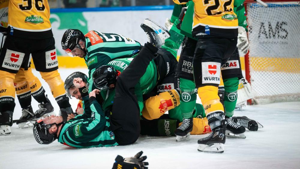 Alle gegen alle: Pustertal und Ljubljana lieferten sich ein vogelwildes Match. © Domen Jancic
