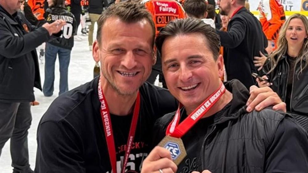 Andreas Gabalier (rechts) mit Graz-Präsident Herbert Jerich. © Instagram