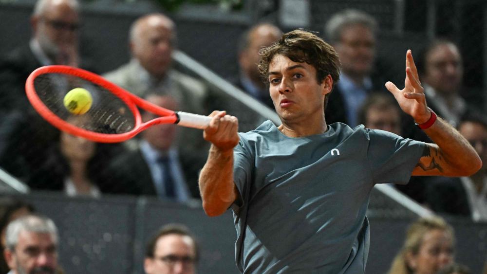 Cobolli schied in Madrid gegen Zverev aus. © APA/afp / JAVIER SORIANO