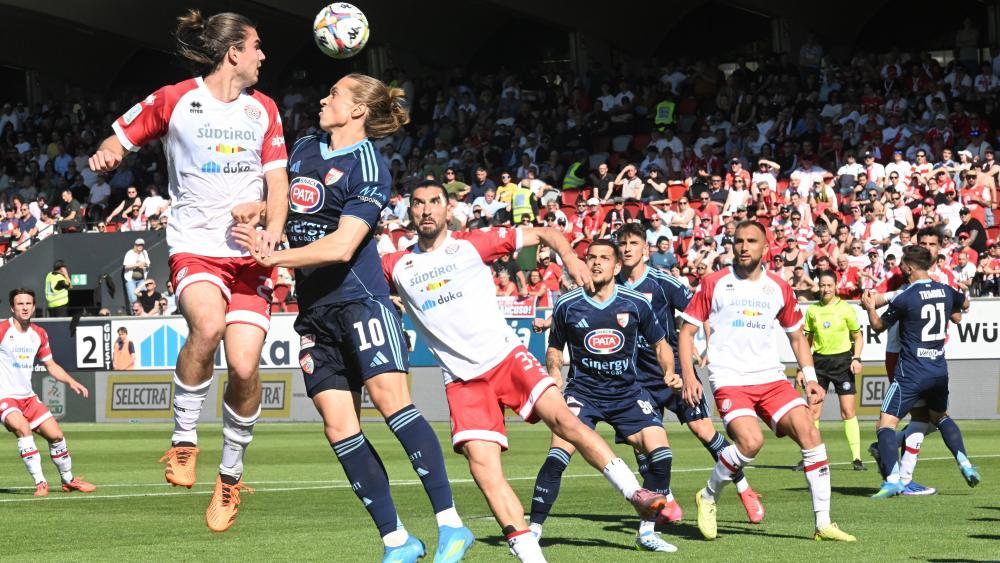 David Wieser (2.v.l.) feierte mit Mantova einen glasklaren Sieg in Bozen. © DLife