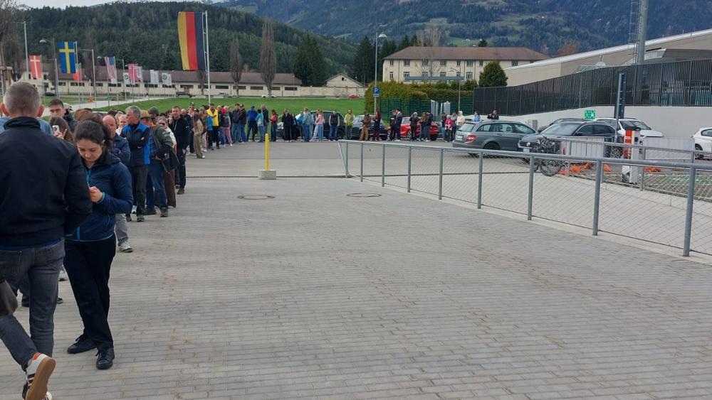 Der Andrang beim Ticketverkauf war riesig. © Privat