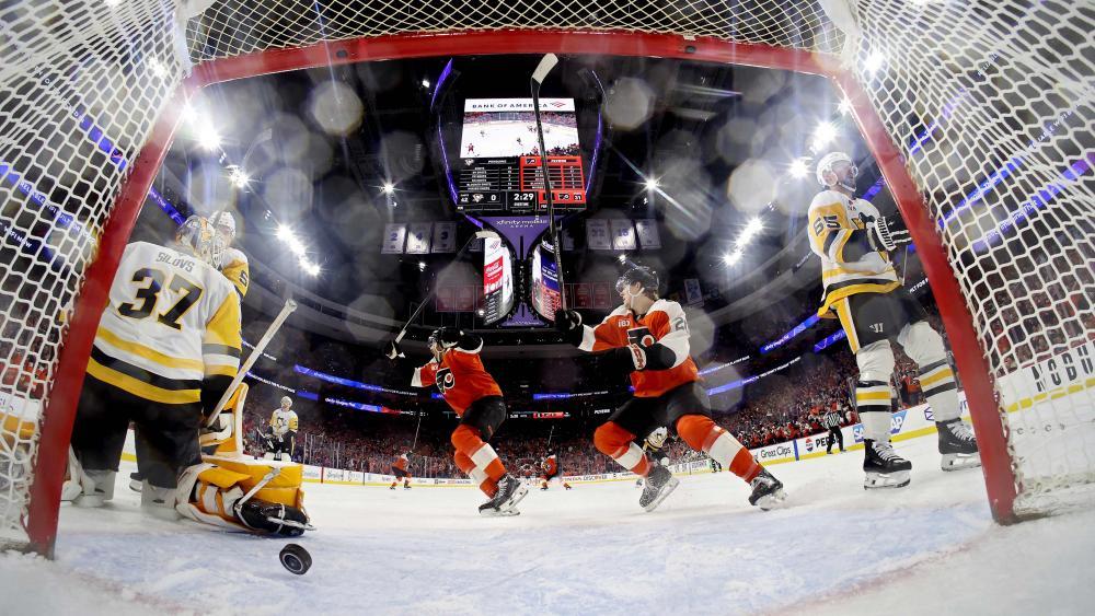 Ein Schuss ins Glück: Cam York beförderte die Flyers in der Overtime ins Viertelfinale. © APA / EMILEE CHINN