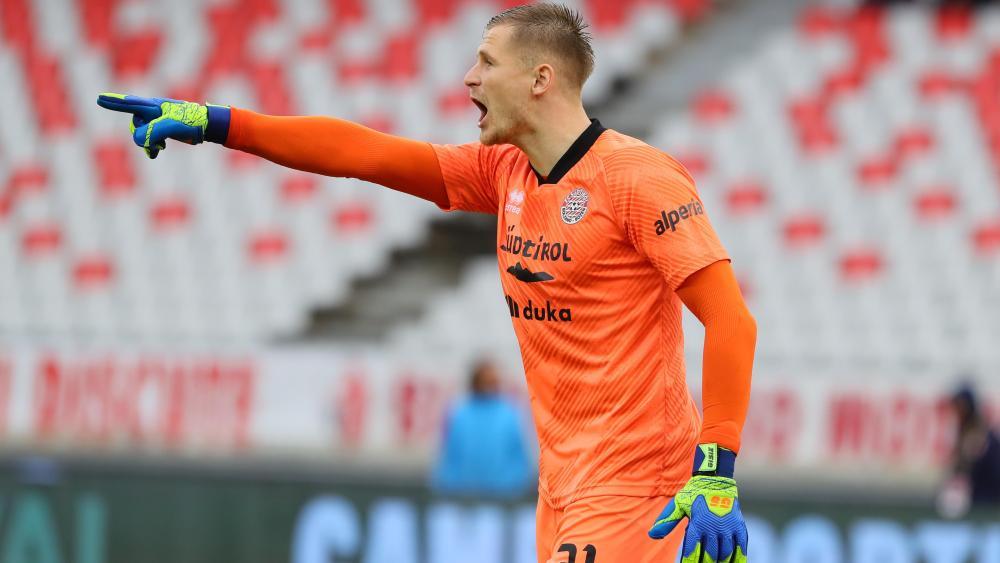 FCS-Keeper Marius Adamonis zeigt es an: Die Weiß-Roten wollen ihr Ziel, den Klassenerhalt, erreichen. © Felice Calabro' / Felice Calabro'
