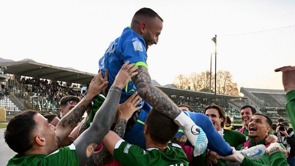 Giovanni Iannarilli wurde nach seinem Tor gebührend gefeiert.