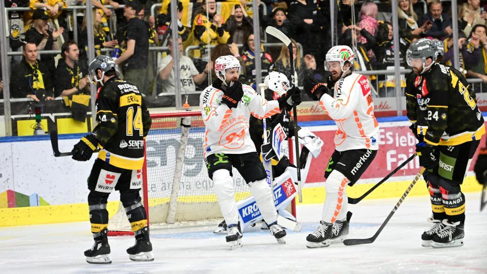 Grazer Jubel in Bruneck: Die 99ers liegen in Führung. © Iwan Foppa