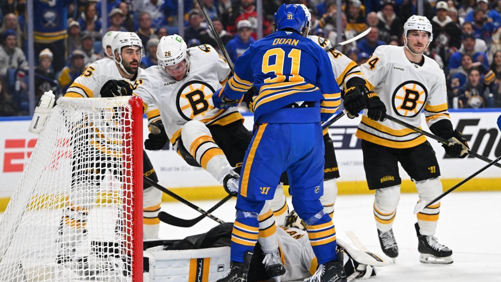 In einer wilden Schlussphase glitt den Boston Bruins das Spiel aus der Hand. © APA / JOE HRYCYCH