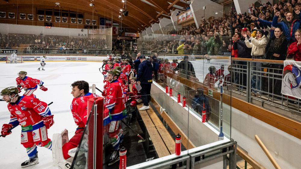 In Wolkenstein herrscht pure Eishockey-Euphorie. © Matthäus Kostner