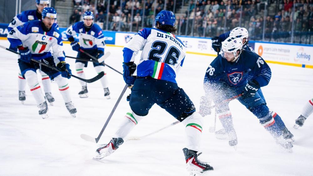 Italien (in weiß) bestritt sein erstes Testspiel gegen Frankreich. © AJ Prod