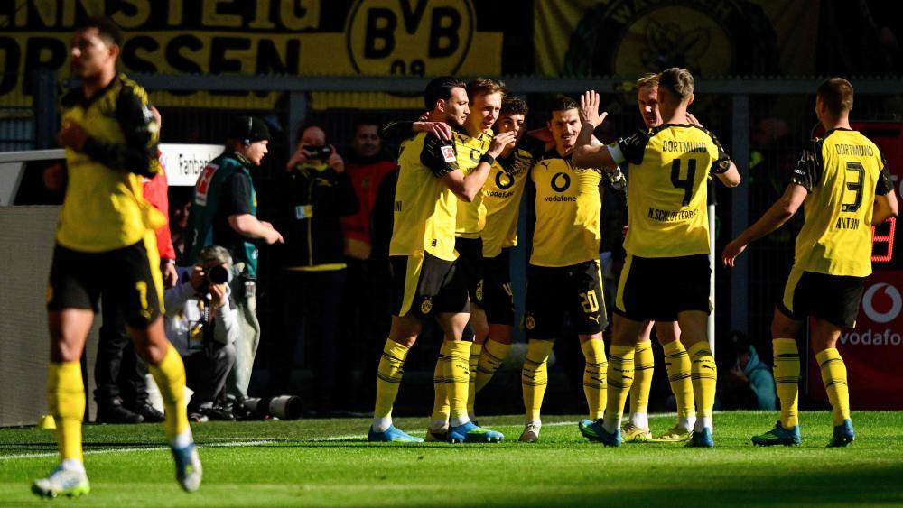 Jubel bei den BVB-Profis. © APA/afp / INA FASSBENDER