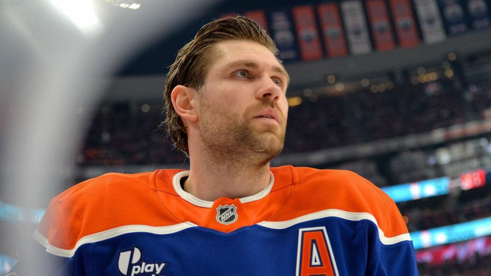 Leon Draisaitl stand beim Playoff-Auftakt der Oilers im Mittelpunkt. © APA / LEILA DEVLIN