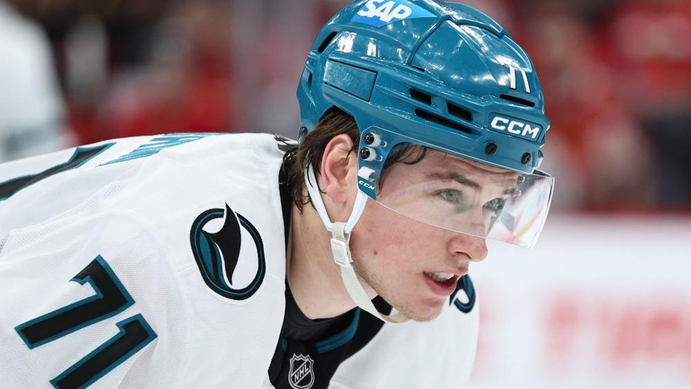 Macklin Celebrini sorgt mit 19 Jahren für Furore. © APA / GEOFF STELLFOX